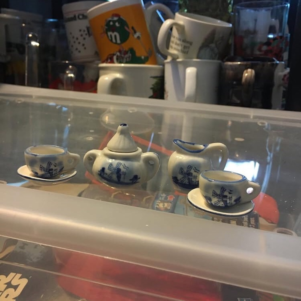 Miniature D E L F T blue set